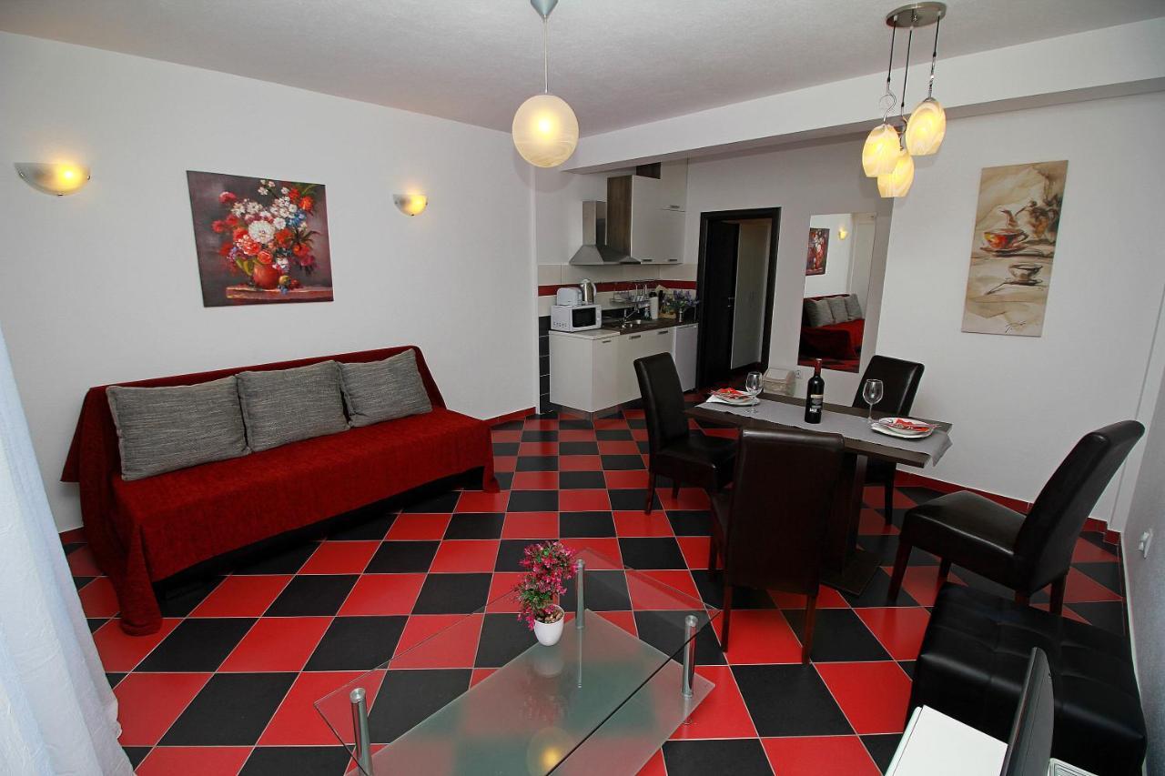 Apartmani Bozena มาคาร์สกา ภายนอก รูปภาพ