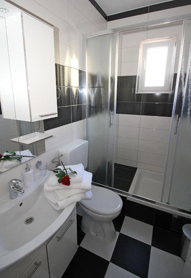 Apartmani Bozena มาคาร์สกา ภายนอก รูปภาพ