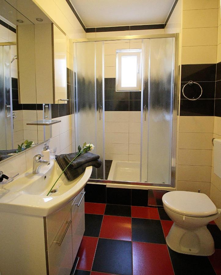 Apartmani Bozena มาคาร์สกา ภายนอก รูปภาพ