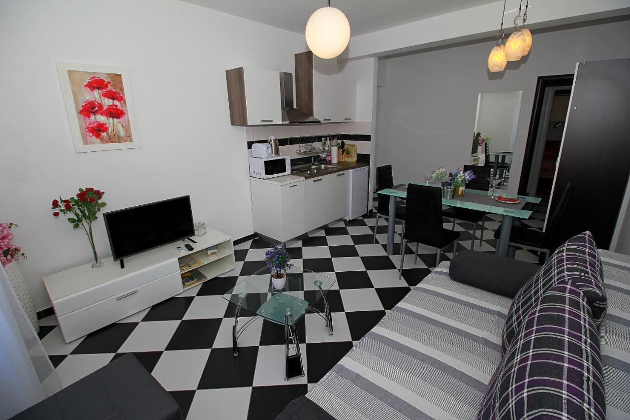 Apartmani Bozena มาคาร์สกา ภายนอก รูปภาพ